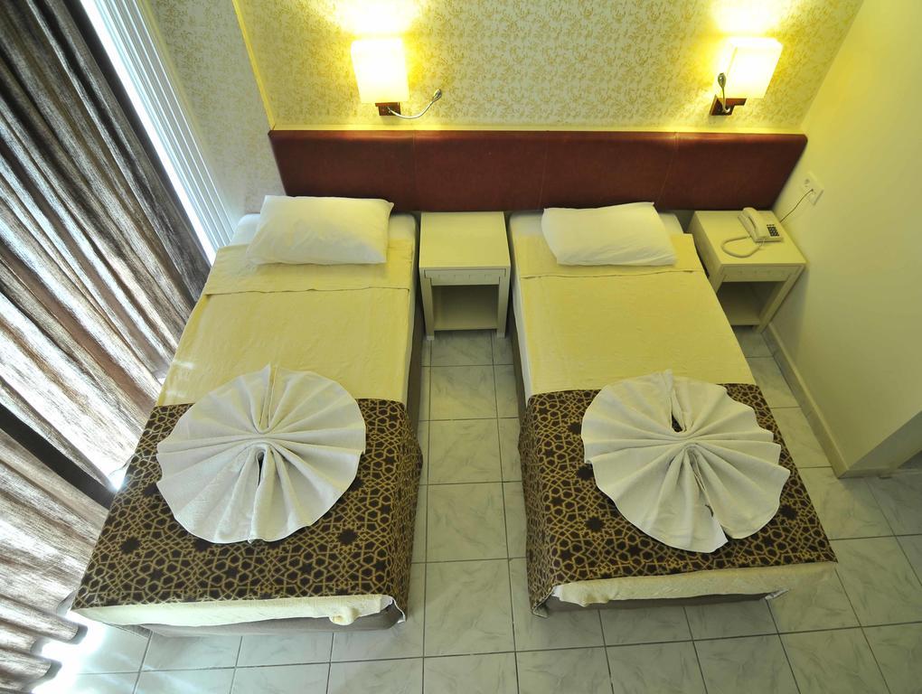 Sun Kiss Hotel Side Habitación foto